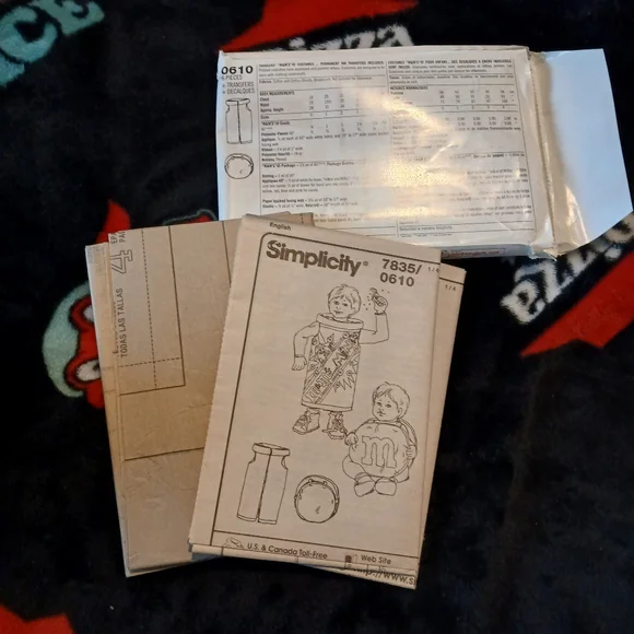 M&M Simplicity Costumes Sewing Pattern - Picture 2 of 2